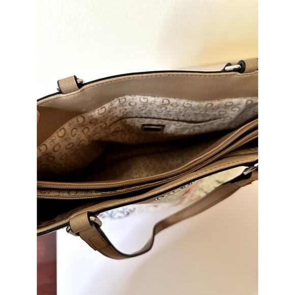 GUESS White & Pink Floral G-Logo Shoulder Purse - Picture 4 of 12